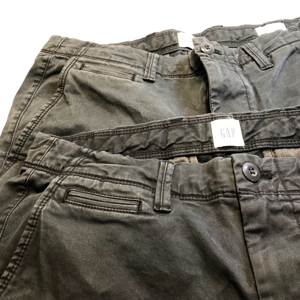 2 Pairs of Gap Mens flat front Pants 30 x 30 grey black